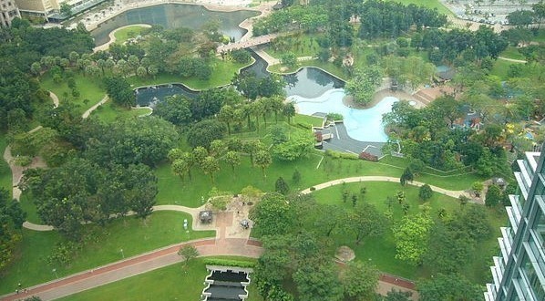 Photo KLCC Park is home to over 1900 indigenous trees and 66 species of palms