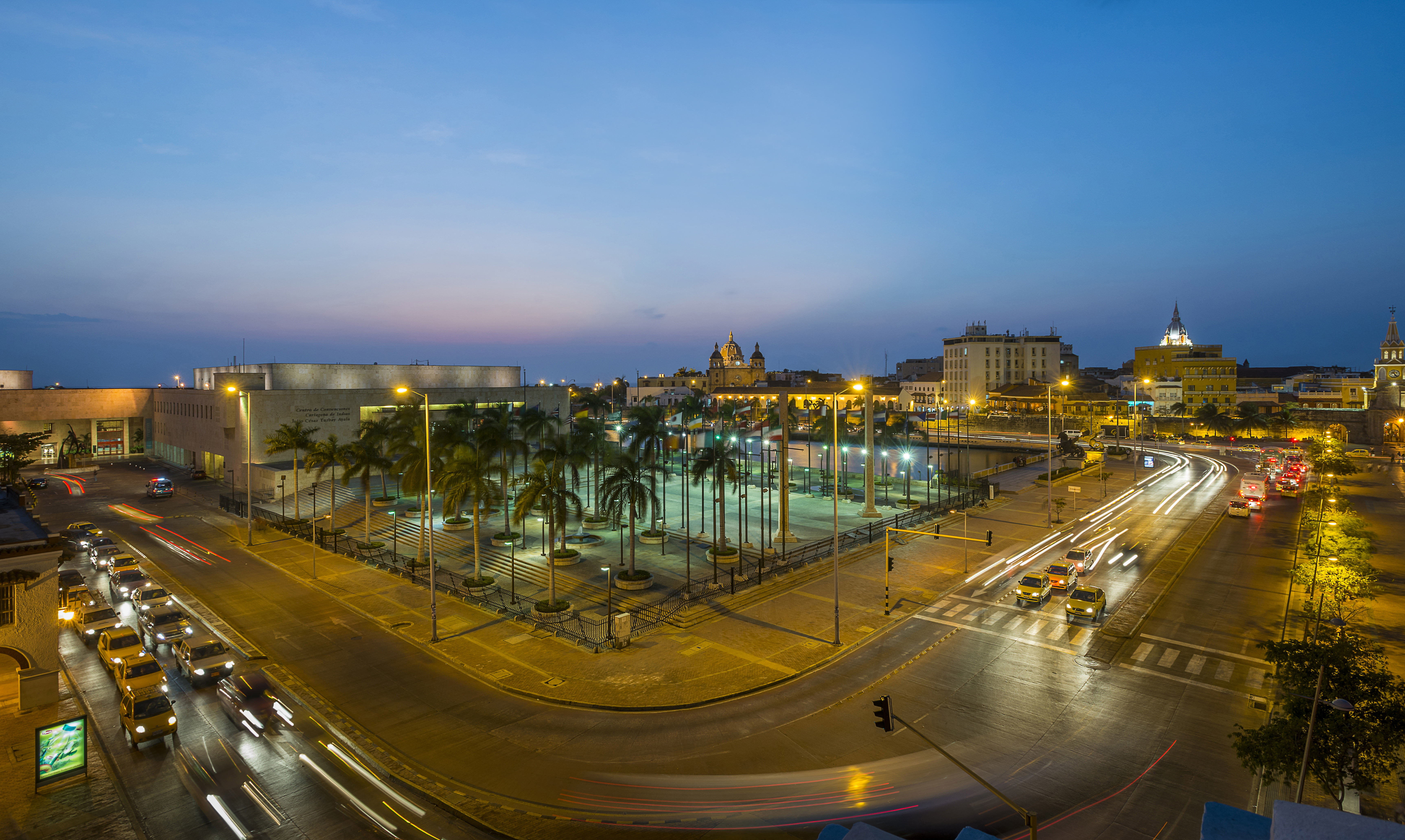 Photo View of Cartagena's old historic city and the convention center