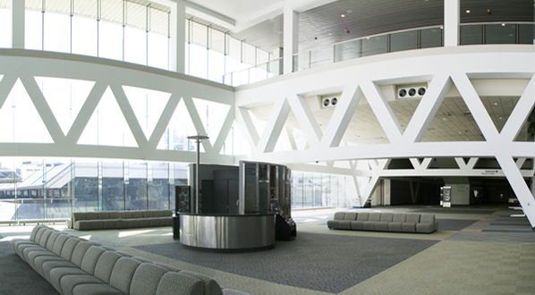Photo A lobby view of the the 1,225,000 sq ft Baltimore Convention Center