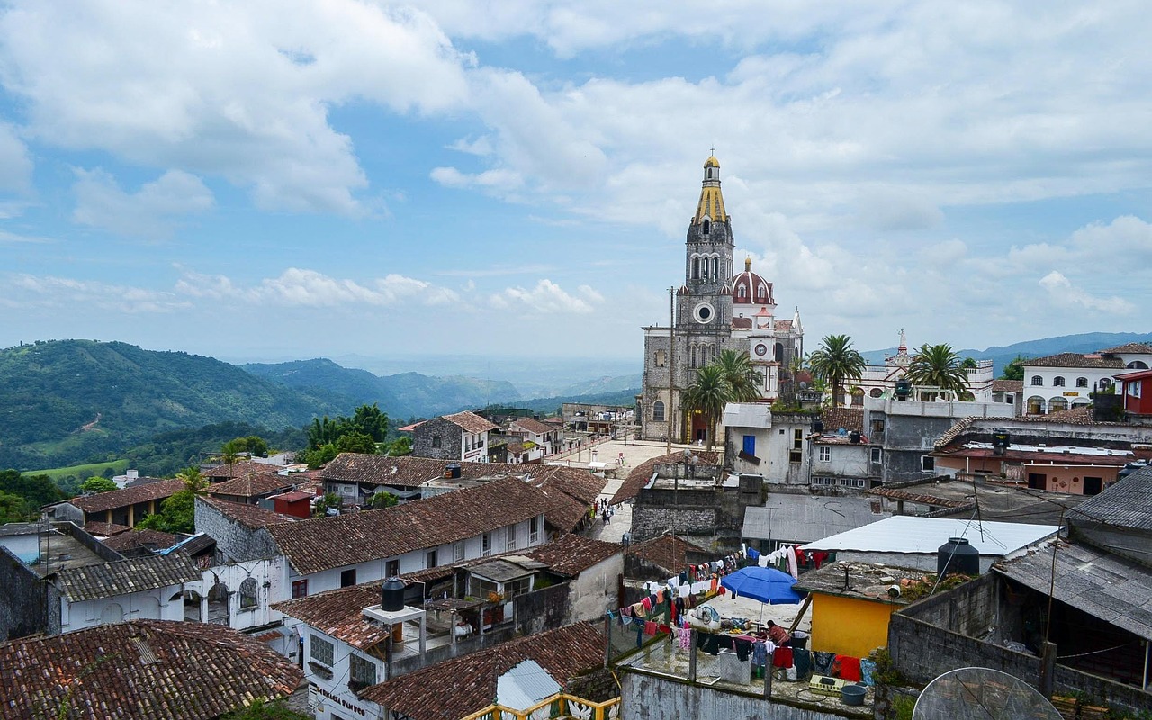 Photo Explore Cuetzalan del Progreso, a historic town located in the Sierra Norte region.