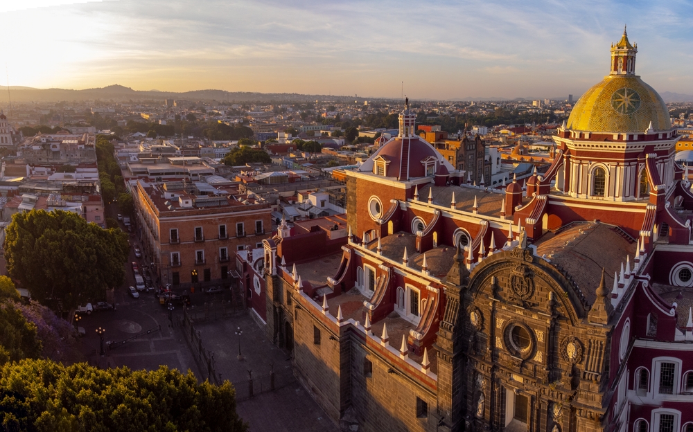 Photo Golden hour over Puebla’s historic center.
